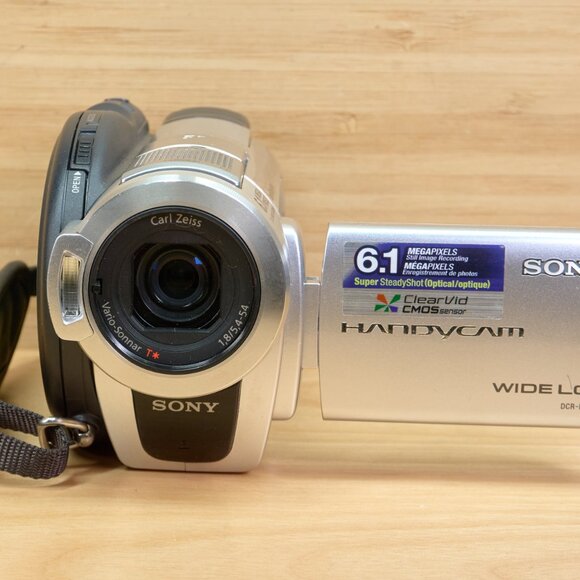 Sony Handycam DCR-DVD508 Mini DVD Hybrid Camcorder, Made in Japan - Picture 4 of 9